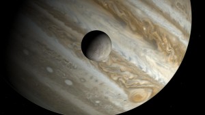 A Hold mögé bújik a Jupiter július közepén