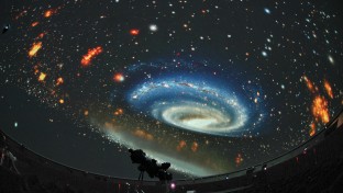 A csodálatos univerzumról és a 2012-es “világvégéről” a Planetáriumban