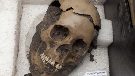 Félszáz emberi koponya került elő egy azték templomból