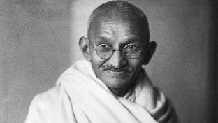 Megszületett Mahátma Gandhi