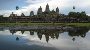 Milyen útvonalat jártak be Angkorvat építőkövei?