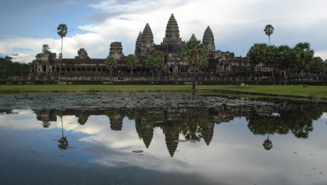 Milyen útvonalat jártak be Angkorvat építőkövei?