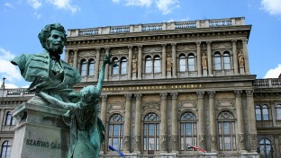 Felavatták a Magyar Tudományos Akadémia épületét