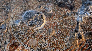 Ezerötszáz éves mozaikpadlóra bukkantak Izraelben