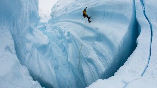 Hatalmas kanyont fedeztek fel Grönland jege alatt